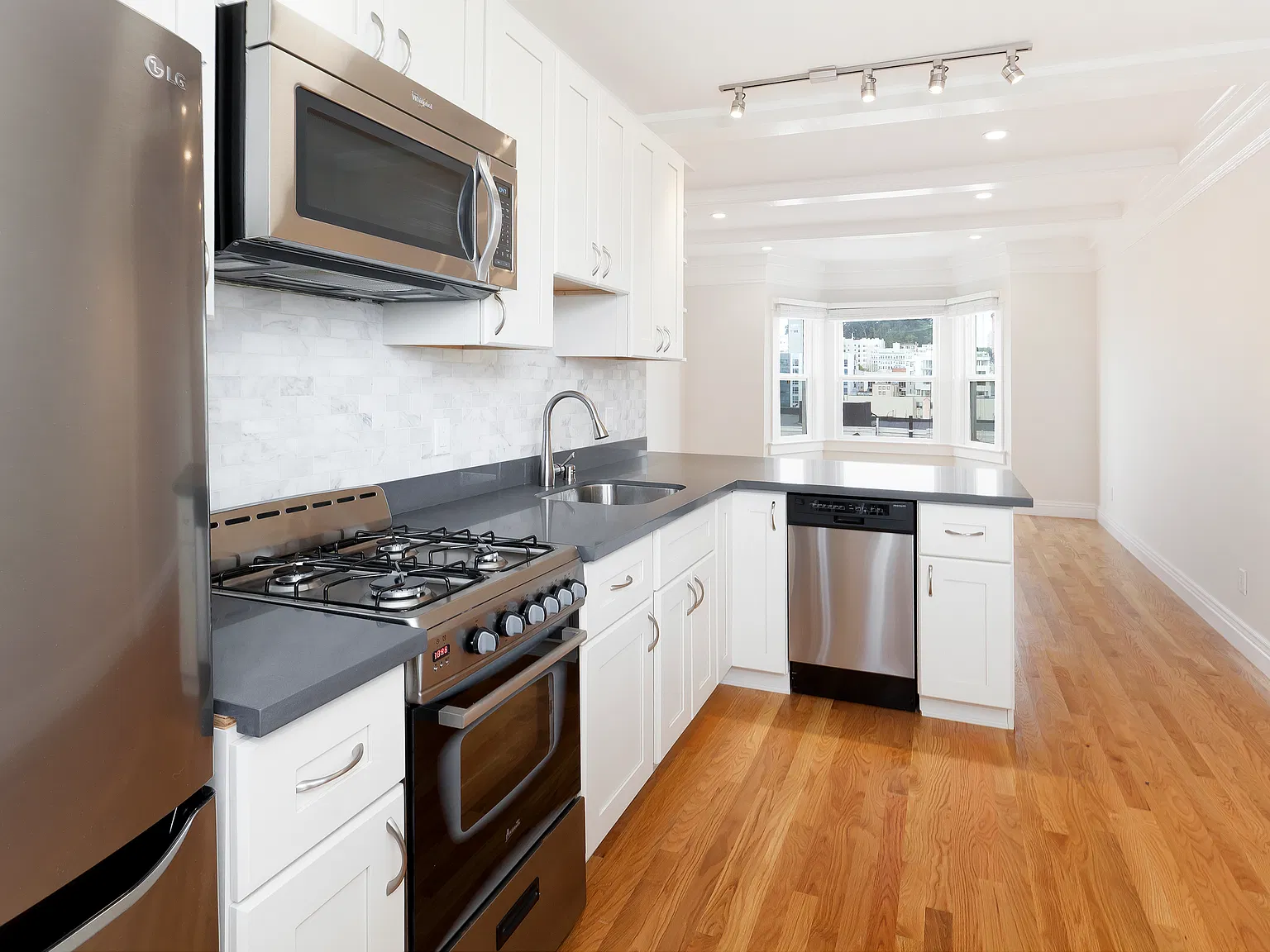 Studio, $3,395 — Photo 4