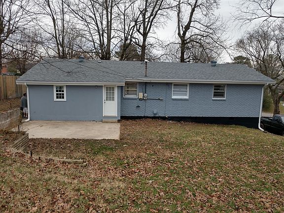 3rd image of 818 Hayden Dr