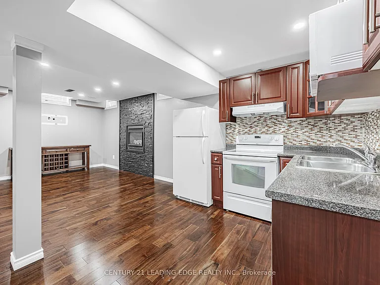 98 Erskine Dr #LOWER — Photo 13