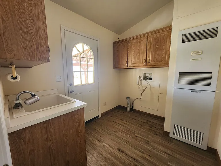 1843 Keyes Rd — Photo 2