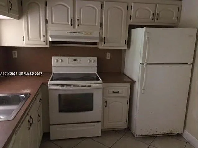 Westbird Village Condo — Photo 2