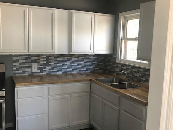 3rd image of 4009 Lazy Ln