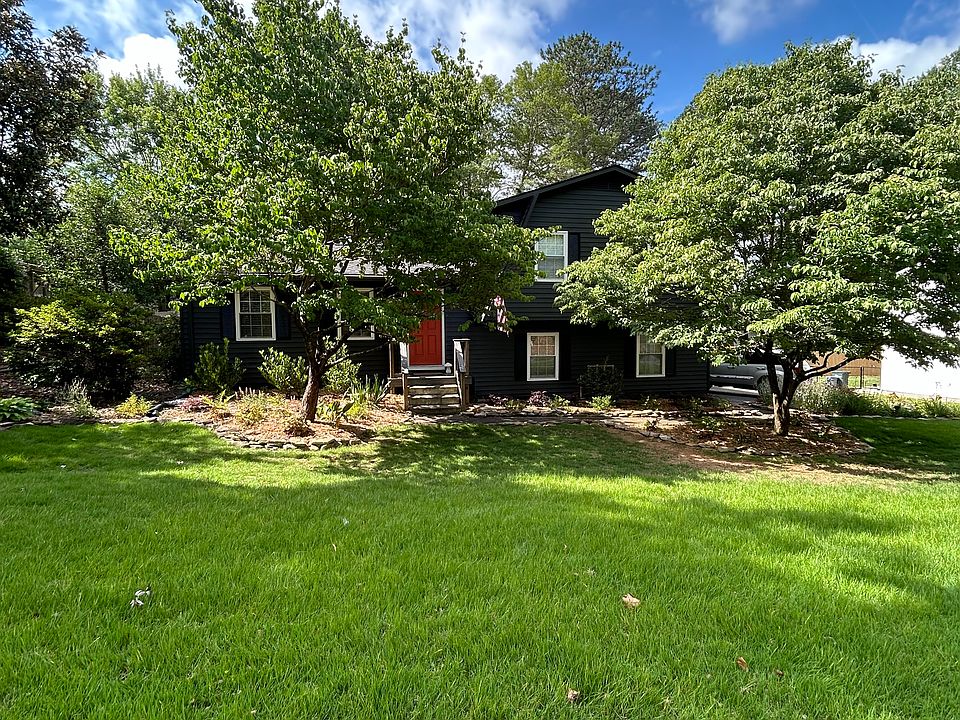 1st image of 596 Westchester Cir