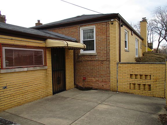 5th image of 10158 S South Park Ave