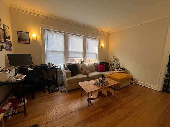 3rd image of 1456 W Winnemac Ave APT 3E