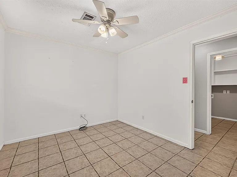 1007 E Baker Rd — Photo 8