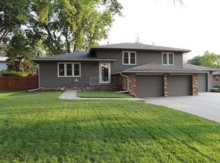 10285 Saratoga St, Omaha, NE 68134