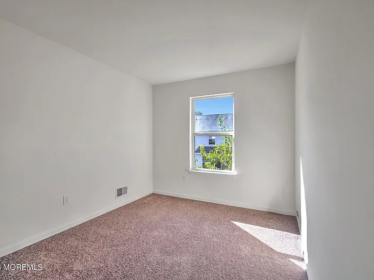 18 Esplanade Way — Photo 32
