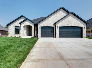 1739 E Cobblestone Dr, Ozark, MO 65721
