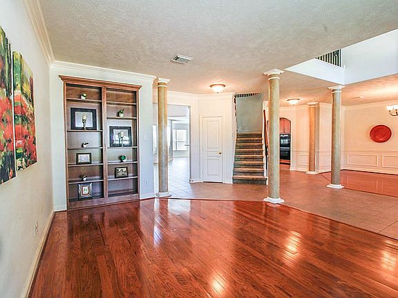 5th image of 13618 Lakehill Park Ln