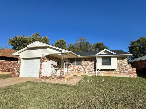 709 NW 15th St, Moore, OK 73160