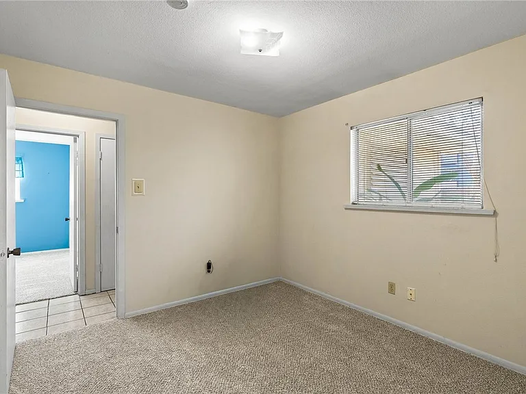 1829 Lesle Ln — Photo 8