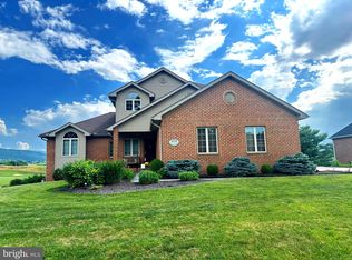 6780 Saint Annes Dr, Fayetteville, PA 17222
