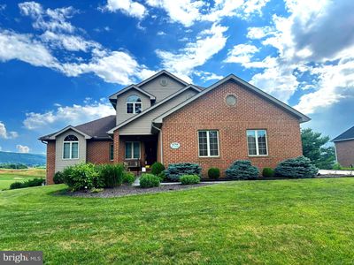 6780 Saint Annes Dr, Fayetteville, PA, 17222