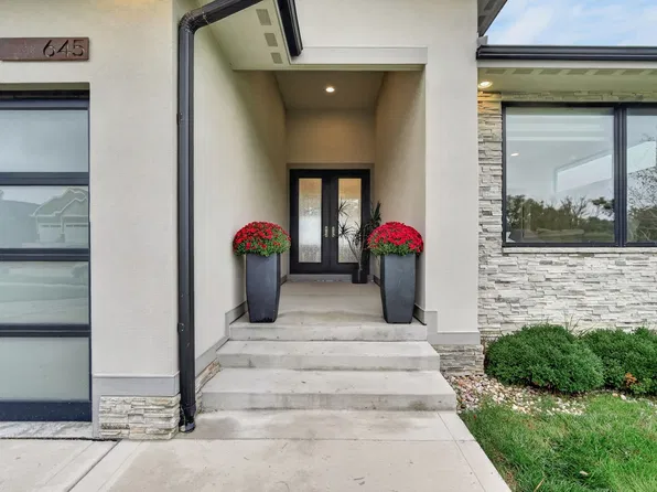 645 Daybreak Dr, Waukee, IA 50263