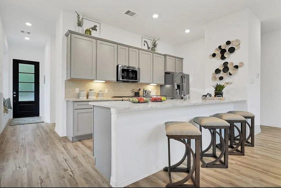 3 bed, 2.5 bath, 1891 sqft, $2,245 — Photo 4