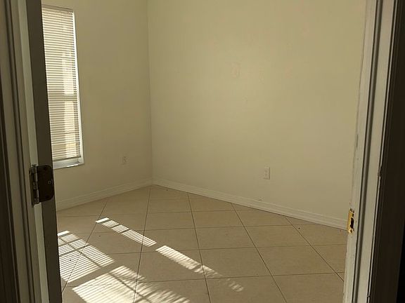 5th image of 13855 Glasser Ave