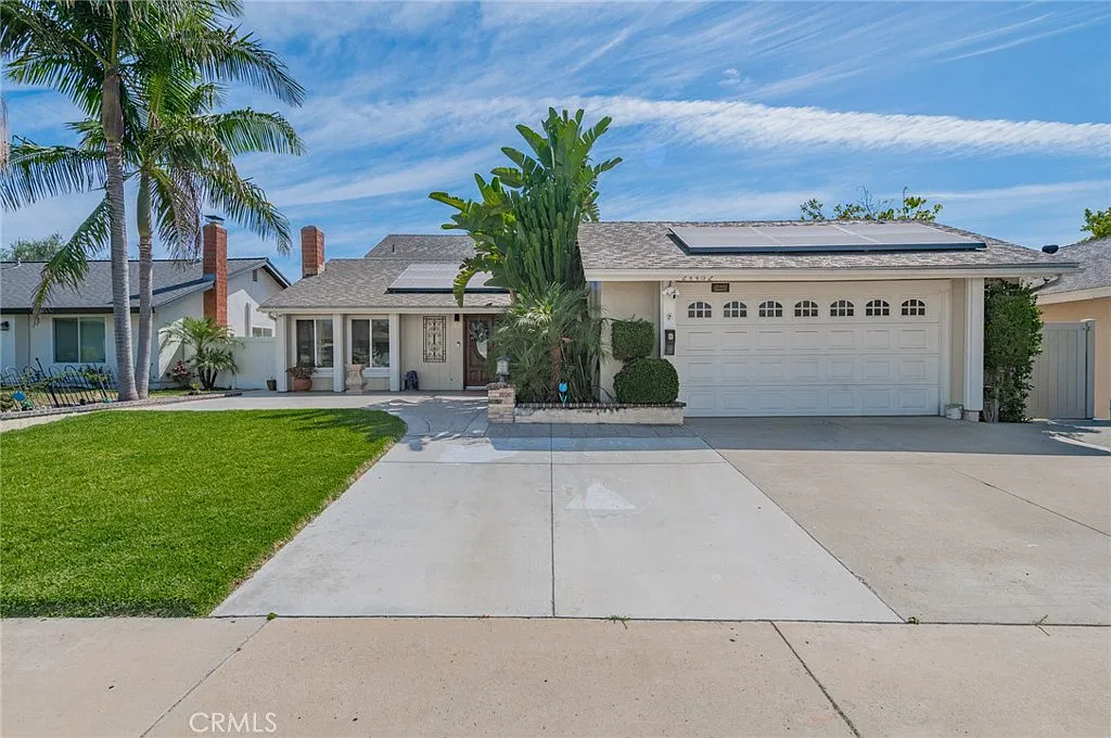 4 bed, 3.5 bath, 2832 sqft, $7,100 — Photo 1
