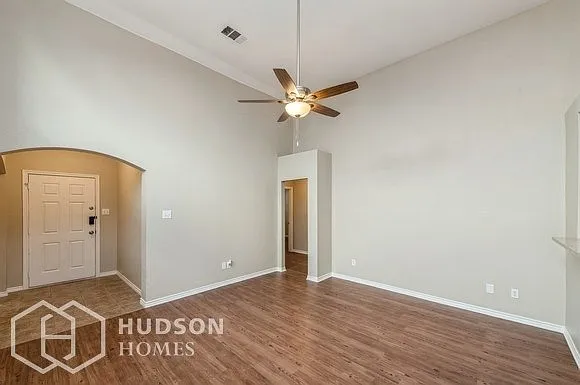 3 bed, 2.0 bath, 1207 sqft, $1,840 — Photo 4