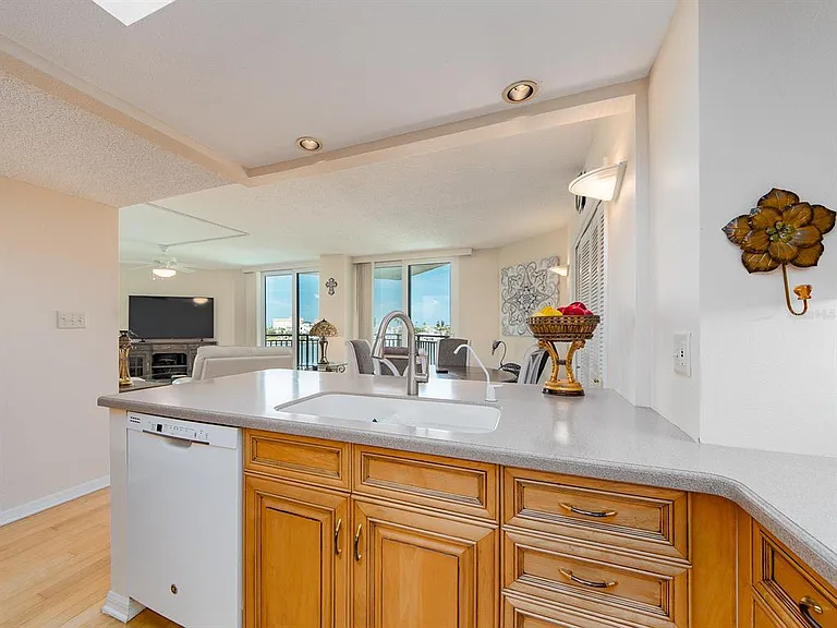 690 Island Way #404 — Photo 7