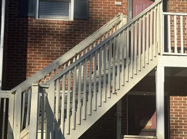 135 Columbine Dr APT 225, Winston Salem, NC 27106