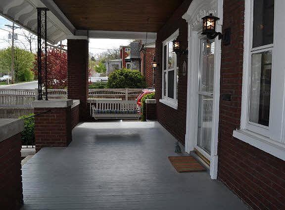 2nd image of 37 Paul St