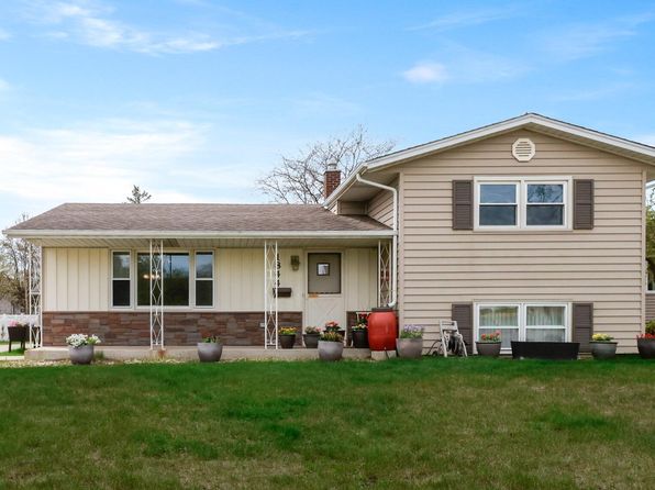 1844 Tulip Ln, Munster, IN 46321