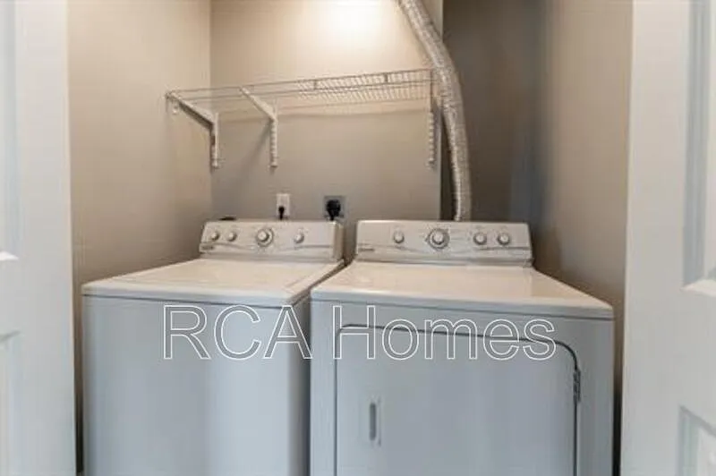 3 bed, 2.0 bath, 1300 sqft, $1,500 — Photo 4