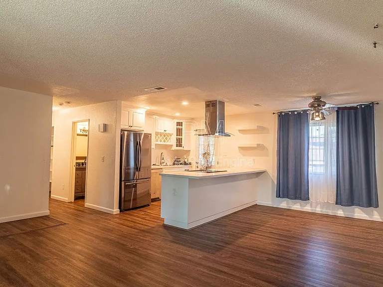 420 E Hampton St #A — Photo 4