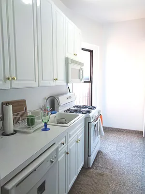 Rented by Metropolitan Equities | media 22
