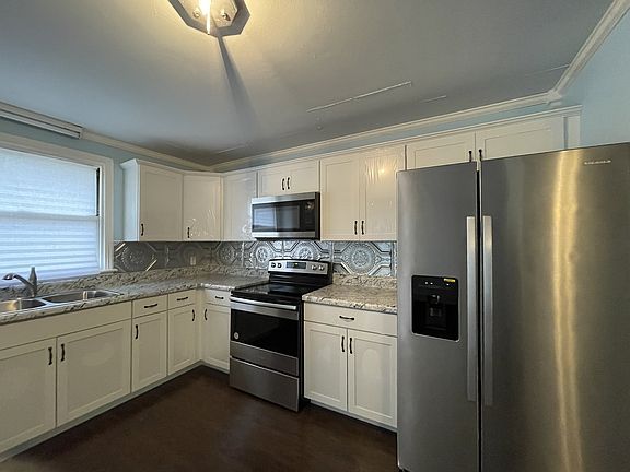3rd image of 3806 Crouch Dr