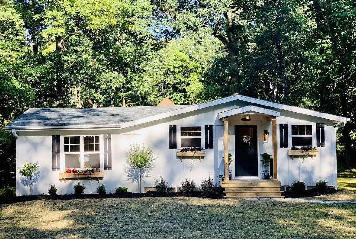 3 bed, 1.5 bath, 1170 sqft, $3,200 — Photo 1