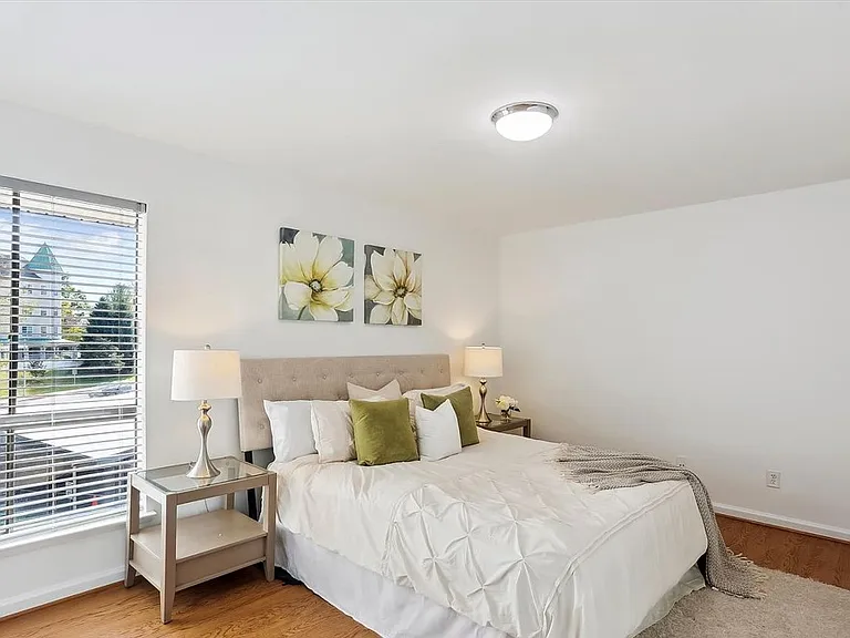 10 Monroe St #302 — Photo 37