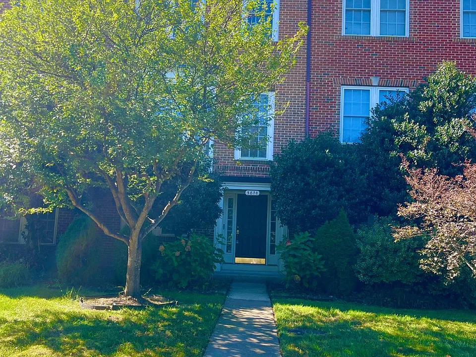 3870 Carriage Hill Dr