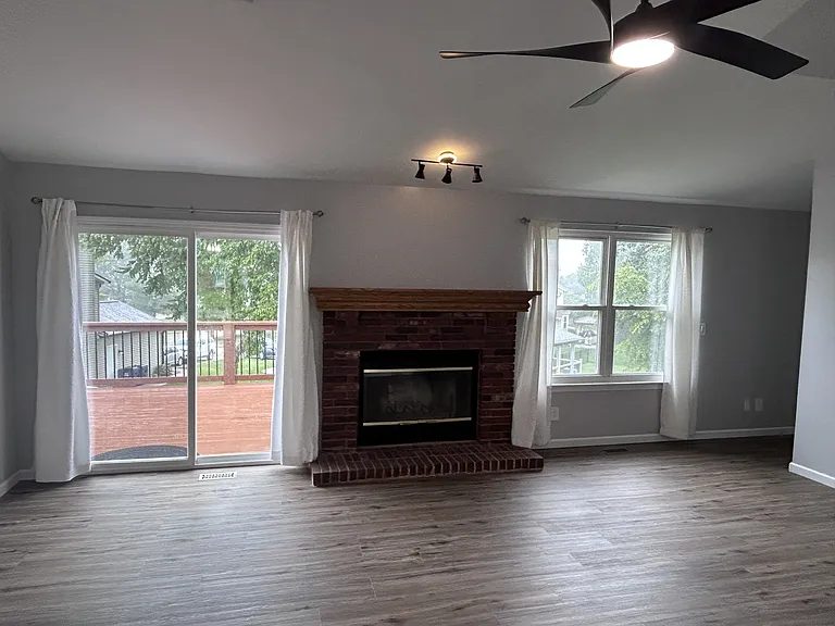 5845 Walnut Creek Blvd — Photo 4