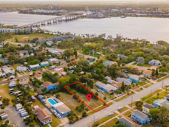 3rd image of 404 Revilo Blvd