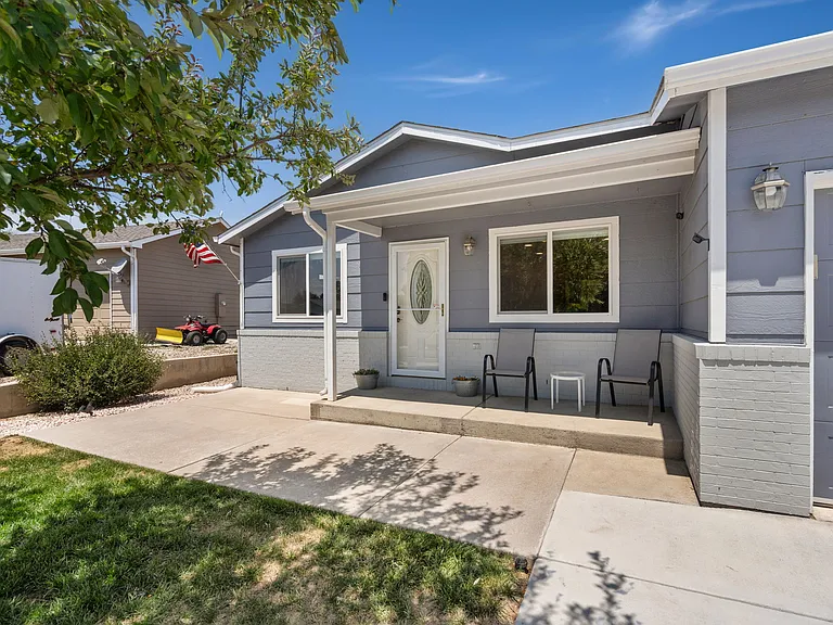 4126 Hayes Ave — Photo 2