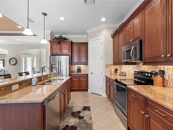 4th image of 10528 Azzurra Dr