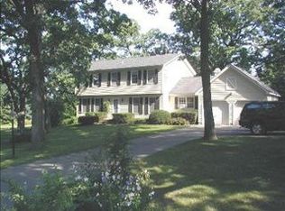 3321 Hidden Lake Dr, Woodstock, IL 60098