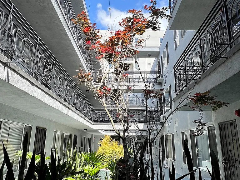 Central courtyard at The Carlton in Hollywood, California.