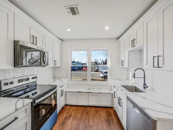 8 Rockaway Avenue, Westbury, NY 11590