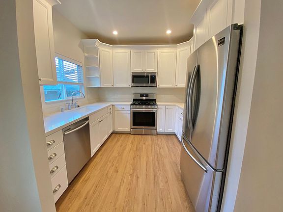 3rd image of 727 N Lafayette Park Pl #1