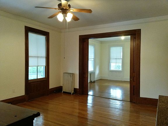 4th image of 164 Fairfield Ave Unit 1