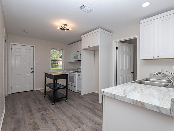 3rd image of 304 Mildred St Drive