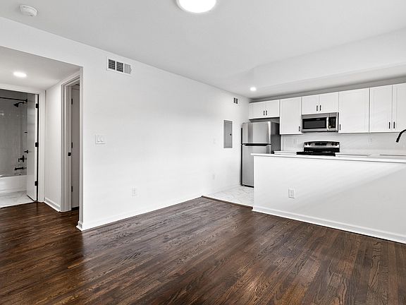 2nd image of 880 Briarcliff Ter NE #1180-2