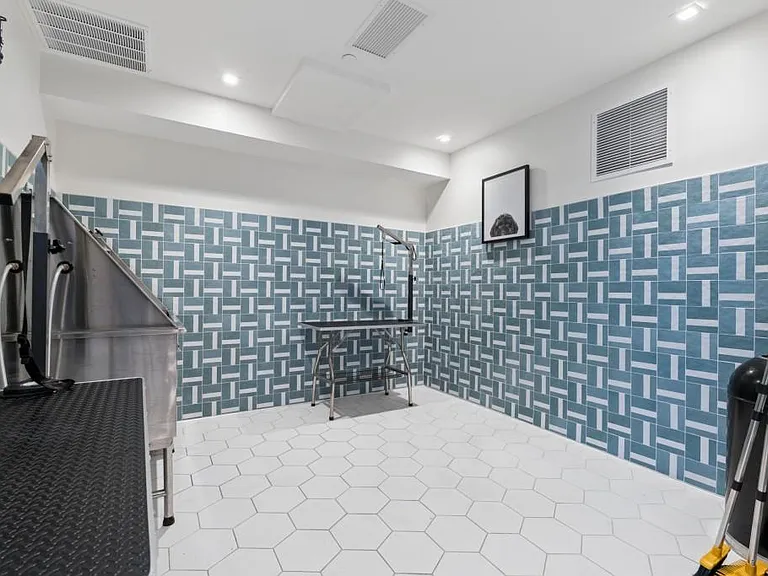 2425 Peachtree Rd NE #607 — Photo 39