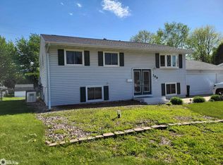 109 Harmony Dr, Marshalltown, IA 50158