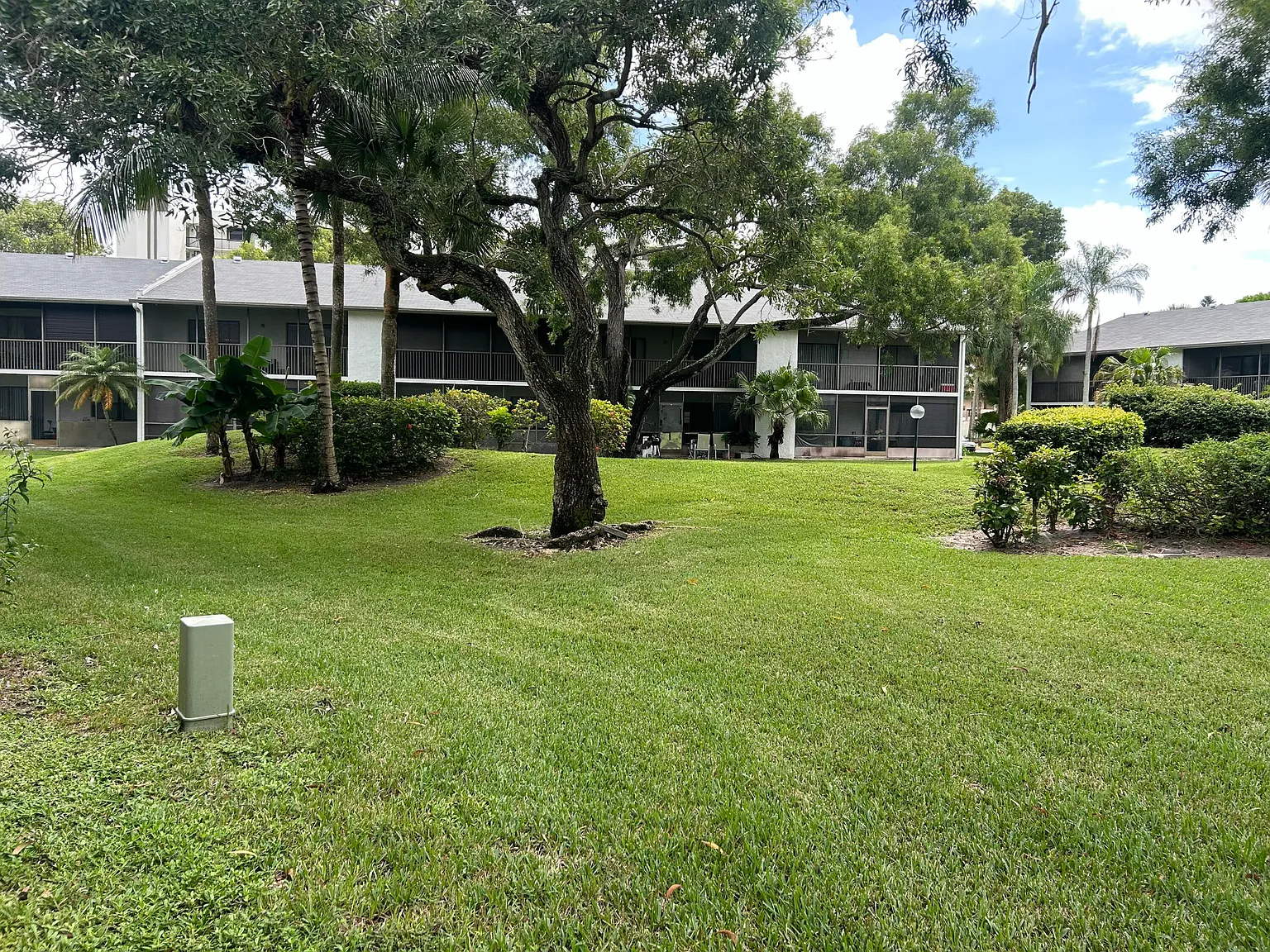 1284 S Military Trl — Photo 2