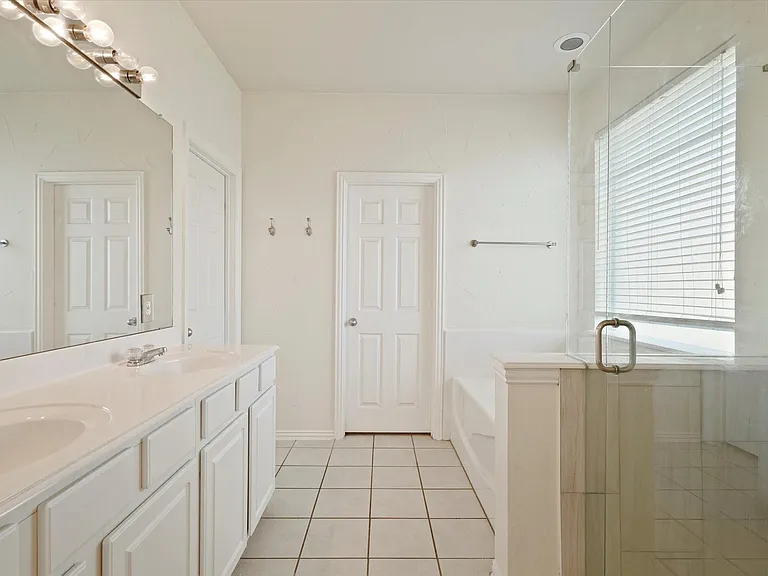 403 Connemara Trl — Photo 11