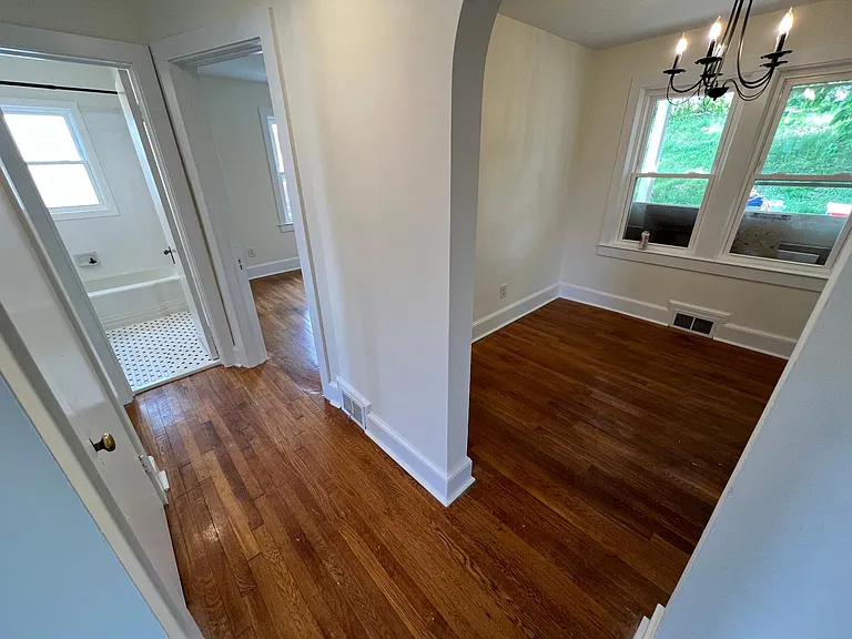 107 Steele Ave — Photo 6